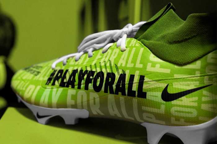 New York Jets linebacker Jermaine Johnson II's green and black Nike cleats.
